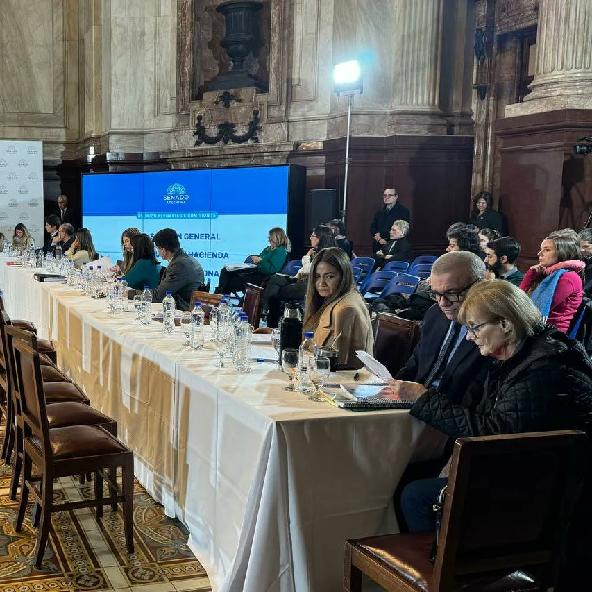 Senadora_Olalla's tweet photo. Continúa el tratamiento de la #LeyBases con la exposición de invitados en el Plenario de las Comisiones de Legislación General, Presupuesto y Hacienda, y de Asuntos Constitucionales. https://t.co/tC37XDnrr5