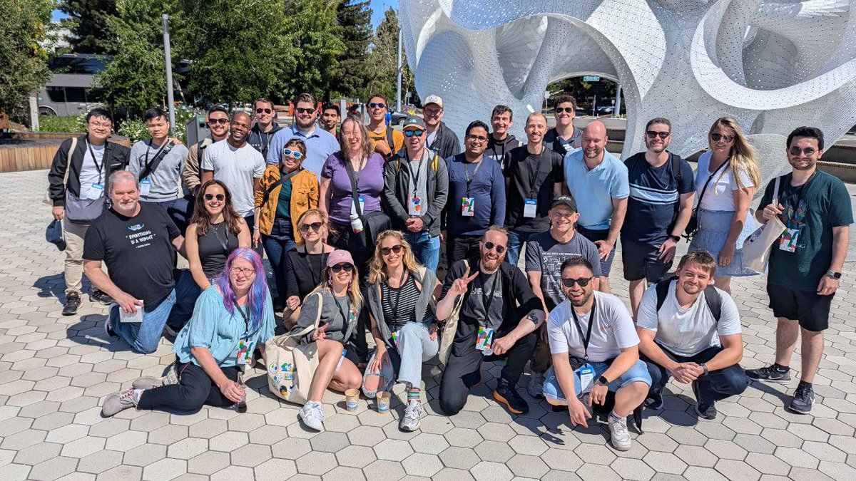 Having a great campus tour with @nlycskn and amazing #Flutter community before #GoogleIO2024 ❤️🤩