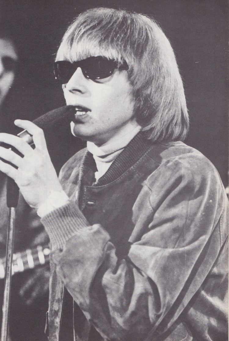 48 years without the amazing Yardbirds vocalist Ketih Relf. He tragically left us back on May 14, 1976 at the age of 33.