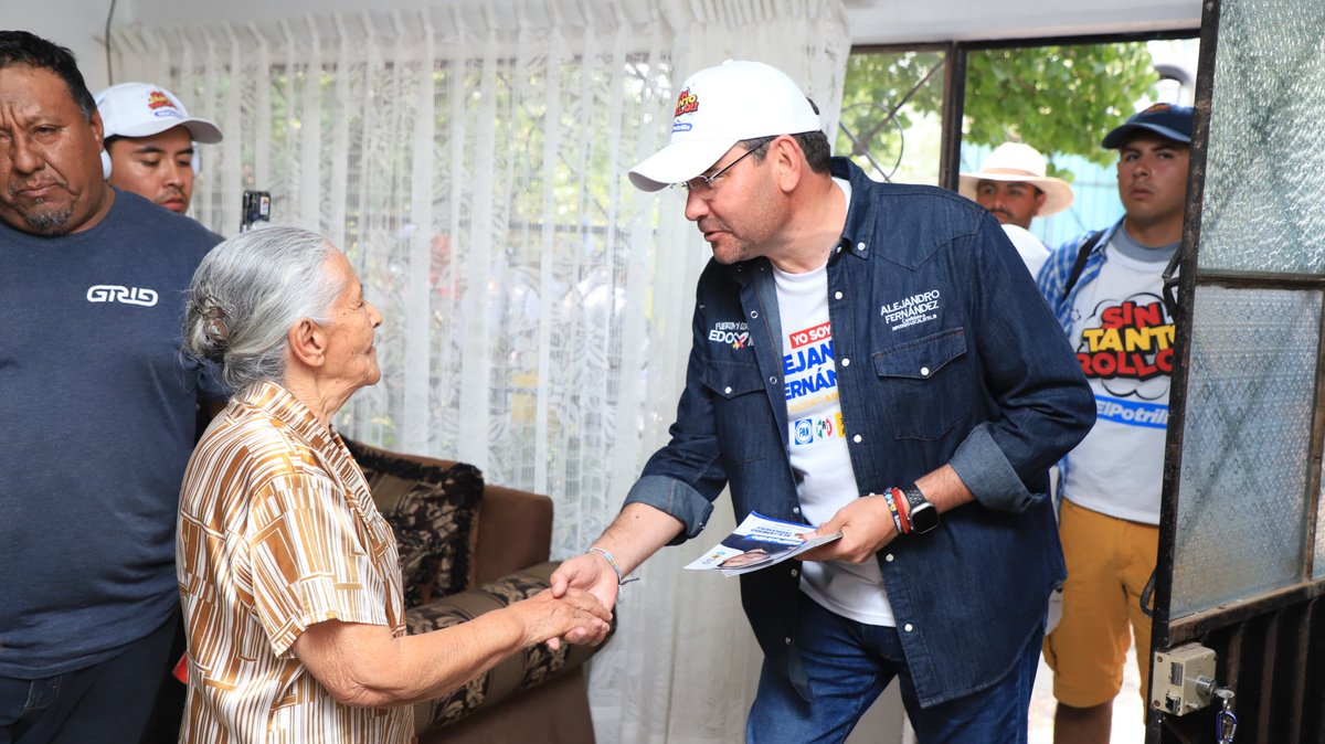 En #Xometla como en todo #Acolman recibimos el cariño de la gente. Caminamos con Ivón Roldán y les entregamos nuestras propuestas, gracias por sumarse a este esfuerzo ganador #SinTantoRollo. #AlejandroFernández #ElPotrillo #FuerzaYCorazónPorElEdoméx