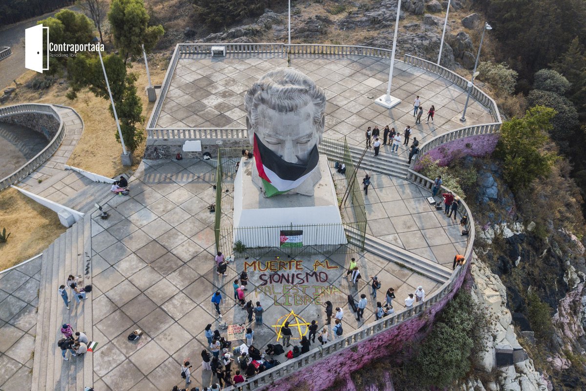 Estudiantes de la #UAEMex se sumaron a las protestas en apoyo al pueblo palestino 🇵🇸 este lunes estudiantes de la autónoma mexiquense realizaron una protesta para exigir a las autoridades universitarias el rompimiento con instituciones israelís con las que mantiene convenios.