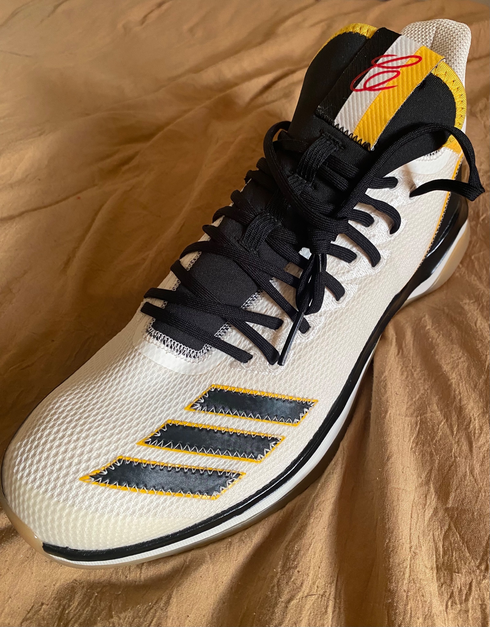 Talkin 21 on X CLEMENTE COLLECTIBLE In 2018 adidas designed this Roberto Clemente Icon 4 men s turf sneaker. Pretty cool to see how his distinctive signature was replicated on the footwear. https t ...