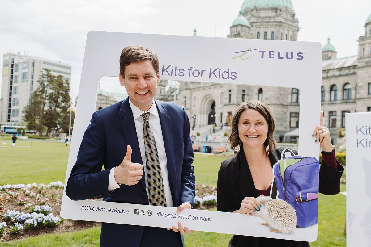 Thank you Premier @Dave_Eby for stopping by our @TELUS #Kits4Kids event today in Victoria. Each🎒 filled, with essential school supplies, will help a youth in need. #GiveWhereWeLive