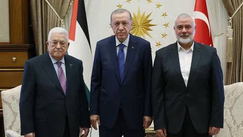 Erdoğan: “1000'den fazla Hamas üyesi Türk hastanelerinde tedavi görüyor.” “Bilgi sahibi bir Türk kaynak, Erdoğan'ın yanlış söylediğini, Hamas üyesi olmayan 1000 Gazzelinin tedavi altında olduğunu kastettiğini söyledi.”