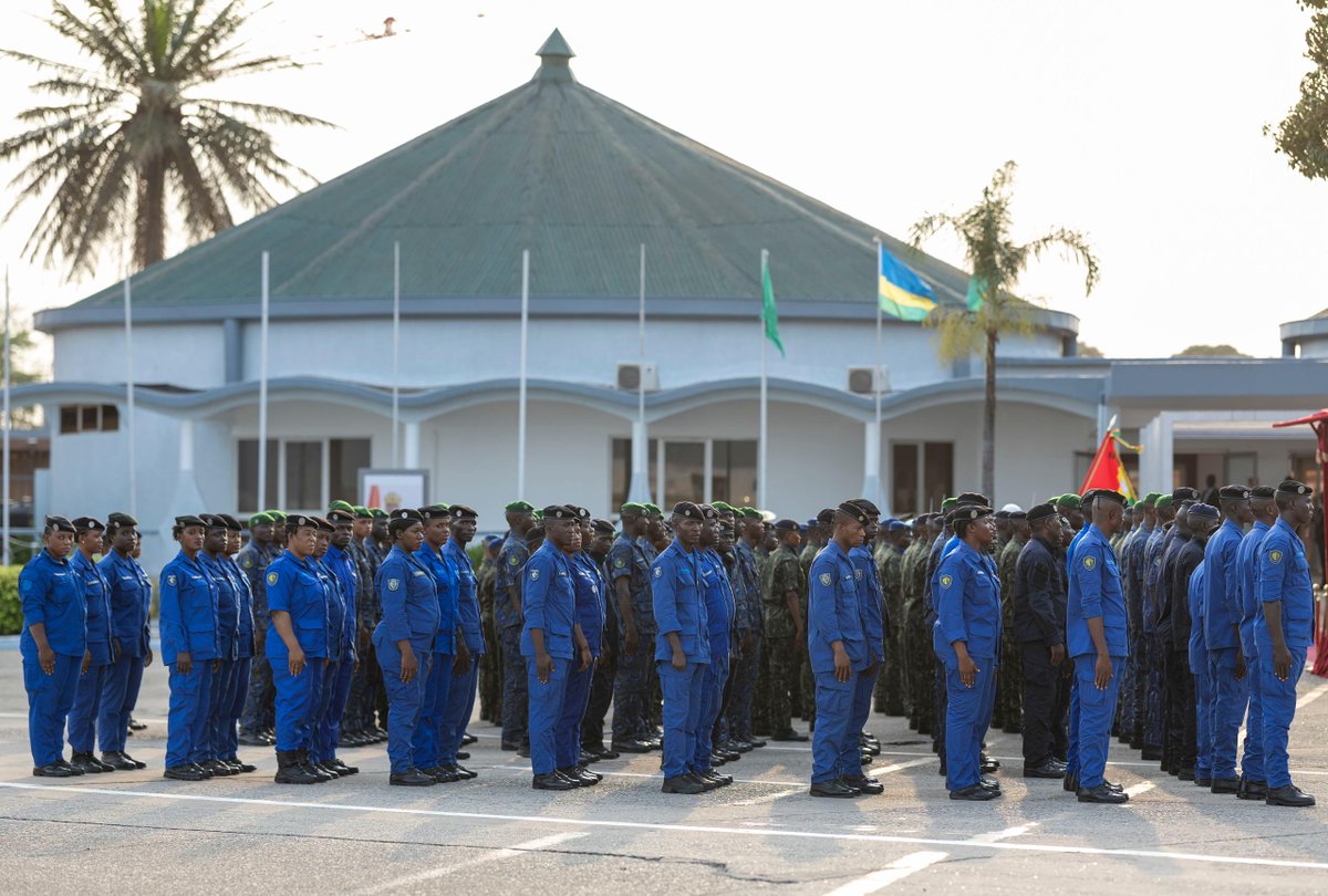 Perezida Kagame yasoje uruzinduko rw'akazi yagiriraga muri Guinée-Conakry. Yaherekejwe na mugenzi we, Mamadi Doumbouya. #RBAAmakuru