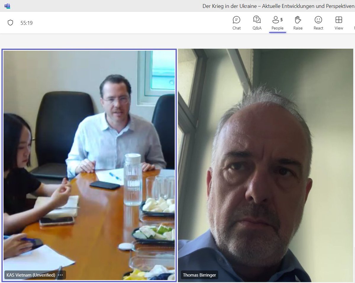 KASVietnam's tweet image. Last week, @kasvietnam @kasonline facilitated hybrid discussion btw Dr. Thomas Birringer, Resident Rep of KAS #Ukraine, and KAS-DAV 🇻🇳scholarship recipients. It provided insights into current situation, underlined the ongoing intensity of the front-line conflict. 
#KAS4security