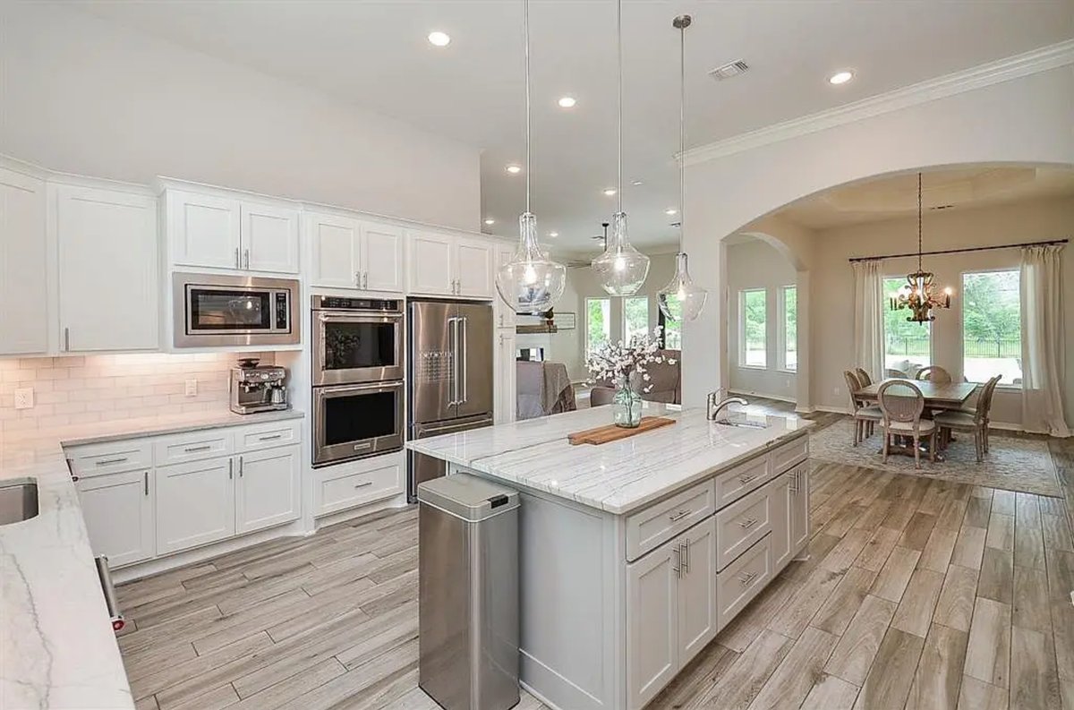 This GORGEOUS custom home is PERFECTION and located in the prestigious gated community, Royal Lakes Manor 2! 4 bedrooms, 4.5 bathrooms, 4 car oversized garage with back roll-up door, beautiful open floor plan!

bit.ly/4de0kF4
#realestateforsale #realestate #EliteAgents