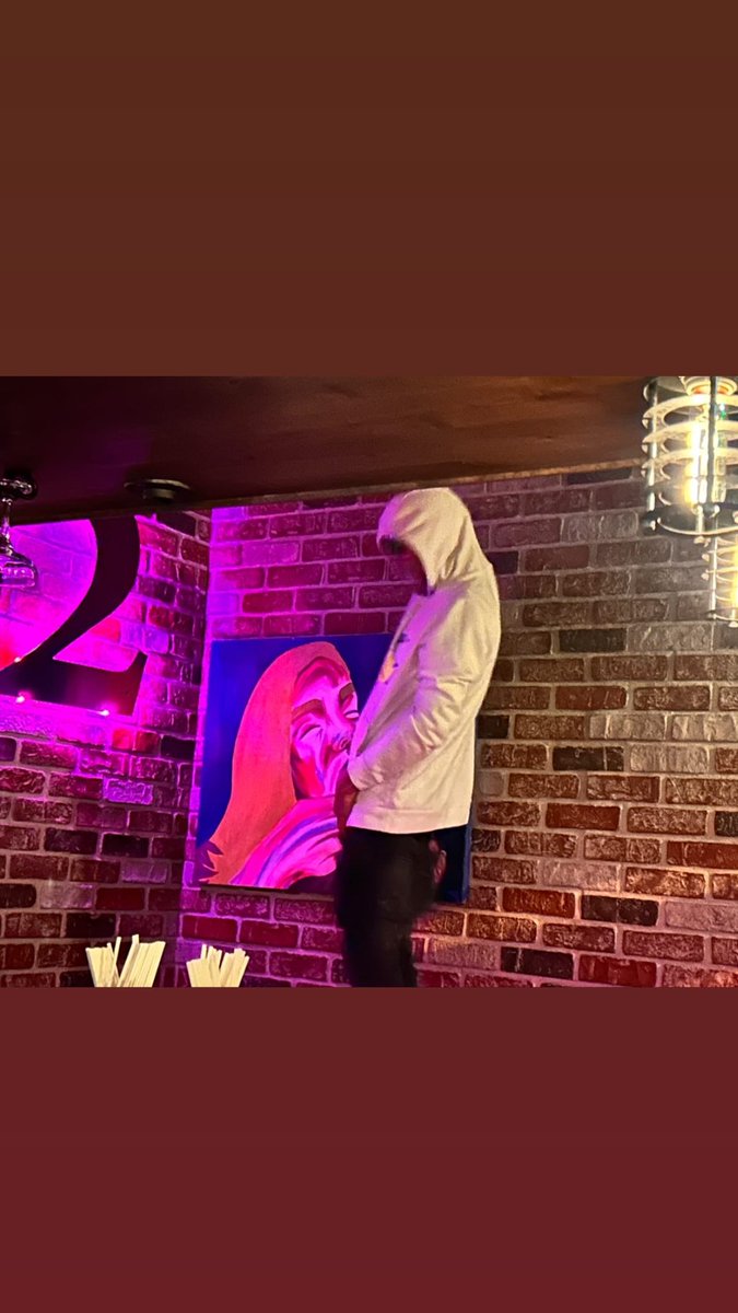 CHOKE0NME's tweet photo. Saw this chick at the bar After 8 shots of henny and she was looking right #Drinking#keepitlit#funnyshit#chokeonme https://t.co/R7D5hRW4KL