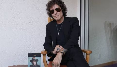 'Hay que decir no a la vida fragmentada': Enrique Bunbury El cantante plasma en su libro 'La carta' la recuperación emocional que experimentó gracias a sus fans, tras sufrir una crisis de salud “Lo que más me gustaría transmitir es la capacidad crítica, el no asumir ni asimilar