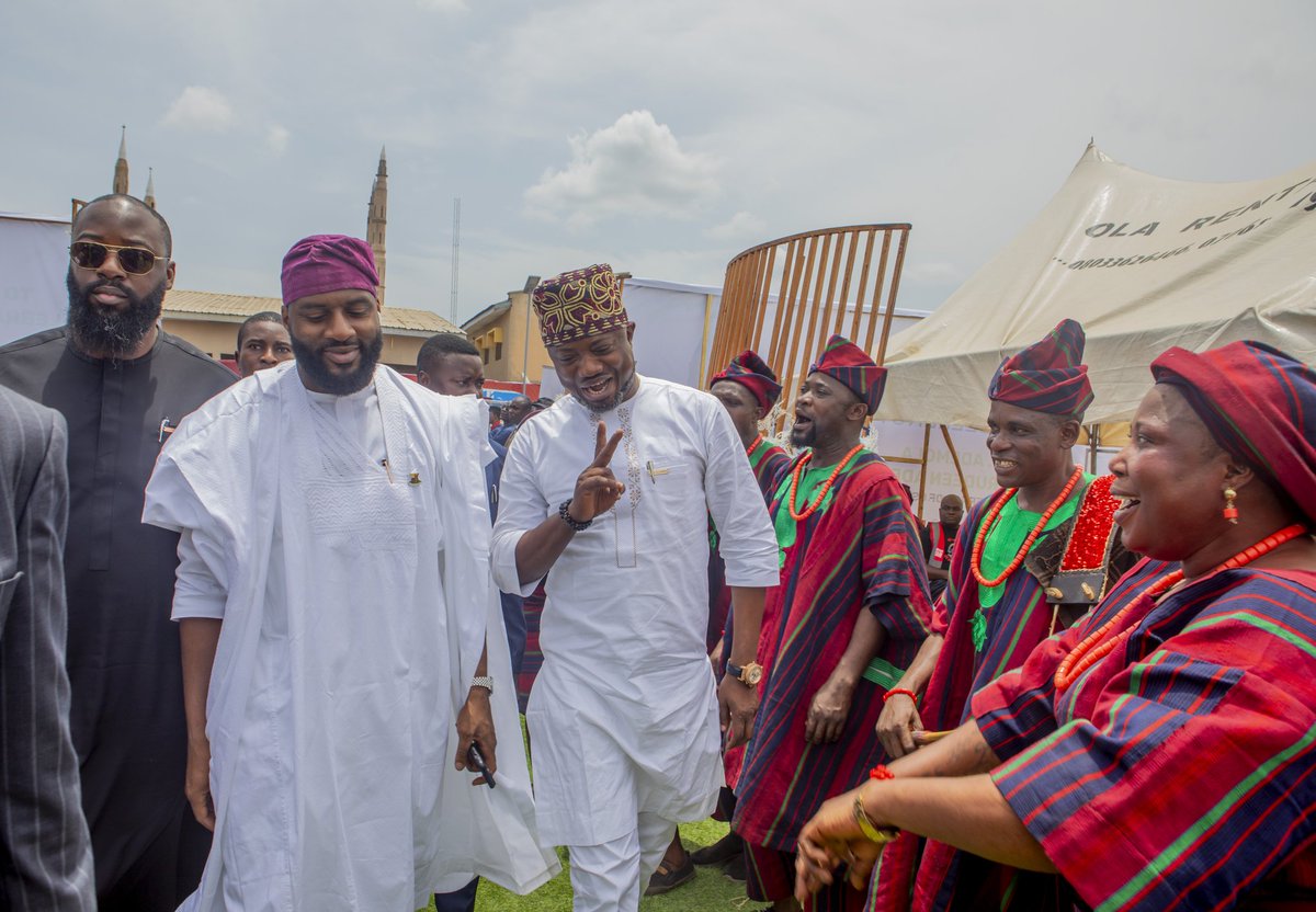 It was a gathering of the cream of the society as the Governor of Osun State, His Excellency, Ademola Adeleke celebrated his 64th birthday. Highpoint of the birthday celebration was the installation of Governor Ademola Adeleke as the Asiwaju of Edeland by the Timi of Ede, His