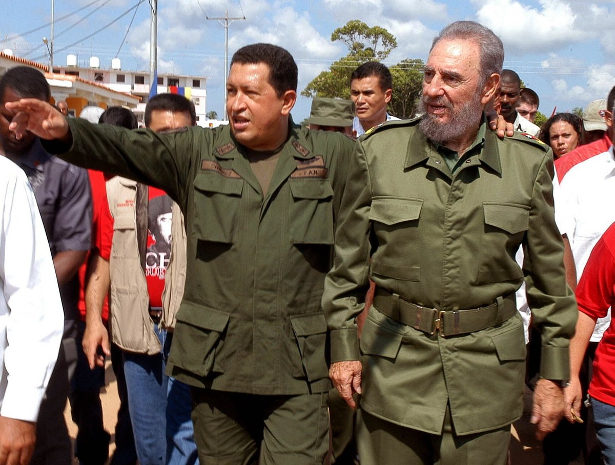 Para todos los malquerientes de AMLO que lo acusaban de ser castro-chavista sepan ustedes que ninguno de esos dos gigantes condonarían este tuit. Y para los seguidores de AMLO, sepan que jamás estará al lado de Chávez y Fidel. #Sépanlo