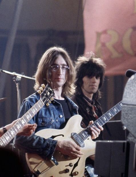 #JohnLennon and Keith Richards at the TV show The Rolling Stones Rock and Roll Circus, 13th December 1968 #TheBeatles