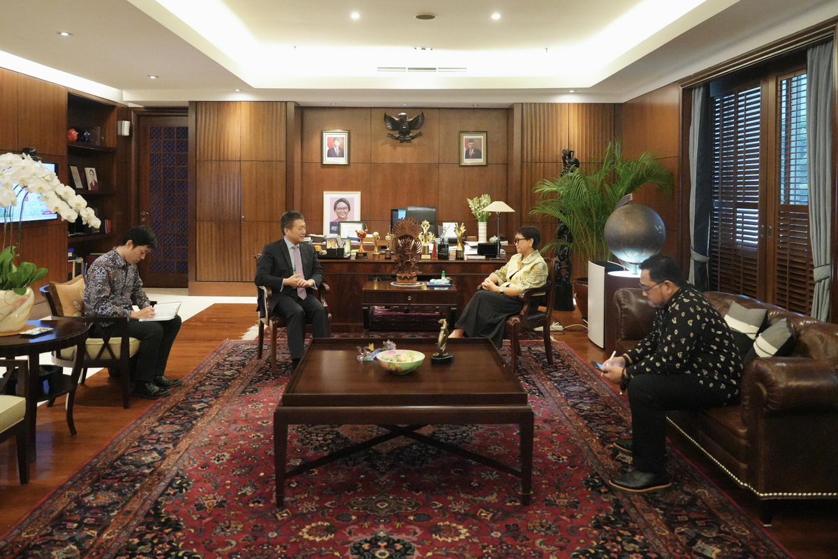 Received a farewell call from Ambassador Lu Kang of China (14/5). Appreciate his contribution in advancing Indonesia-China bilateral relations, particularly on trade & investment. I wish you all success, Ambassador!