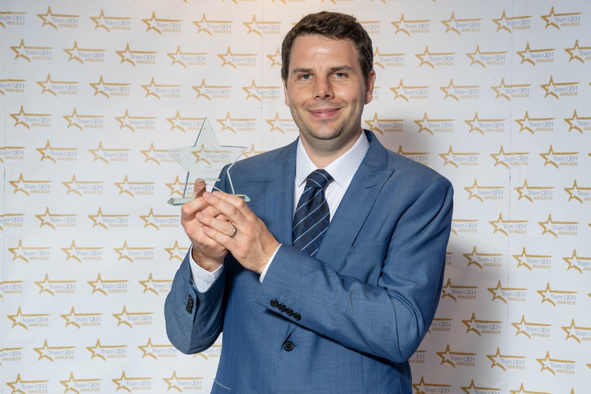 The Exceptional Quality of Care award features again in the Team QEH Awards. Last year Daniel won for ‘working tirelessly to reduce the length of stay for patients receiving hip and knee replacements.’ Nominate someone who deserves to be recognised: ow.ly/Amgj50RAel1