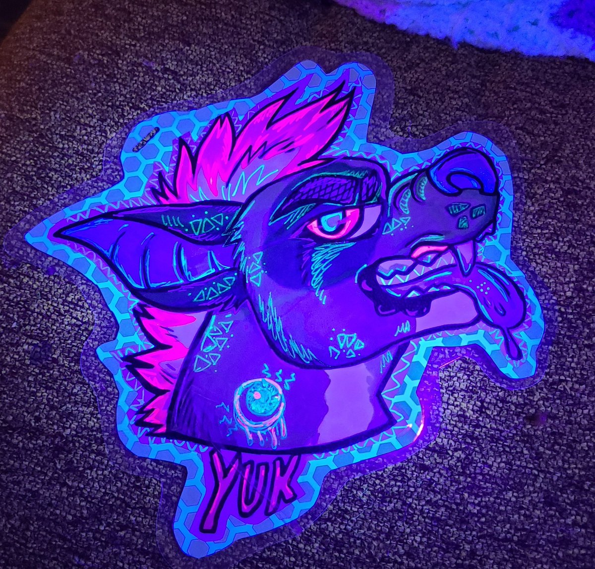 ✨️UV BADGE RAFFLE✨️

This raffle is for a custom UV reactive badge!! Shipping is free! 

Rules:
-rt+ like post
-follow me
-comment your fav snack