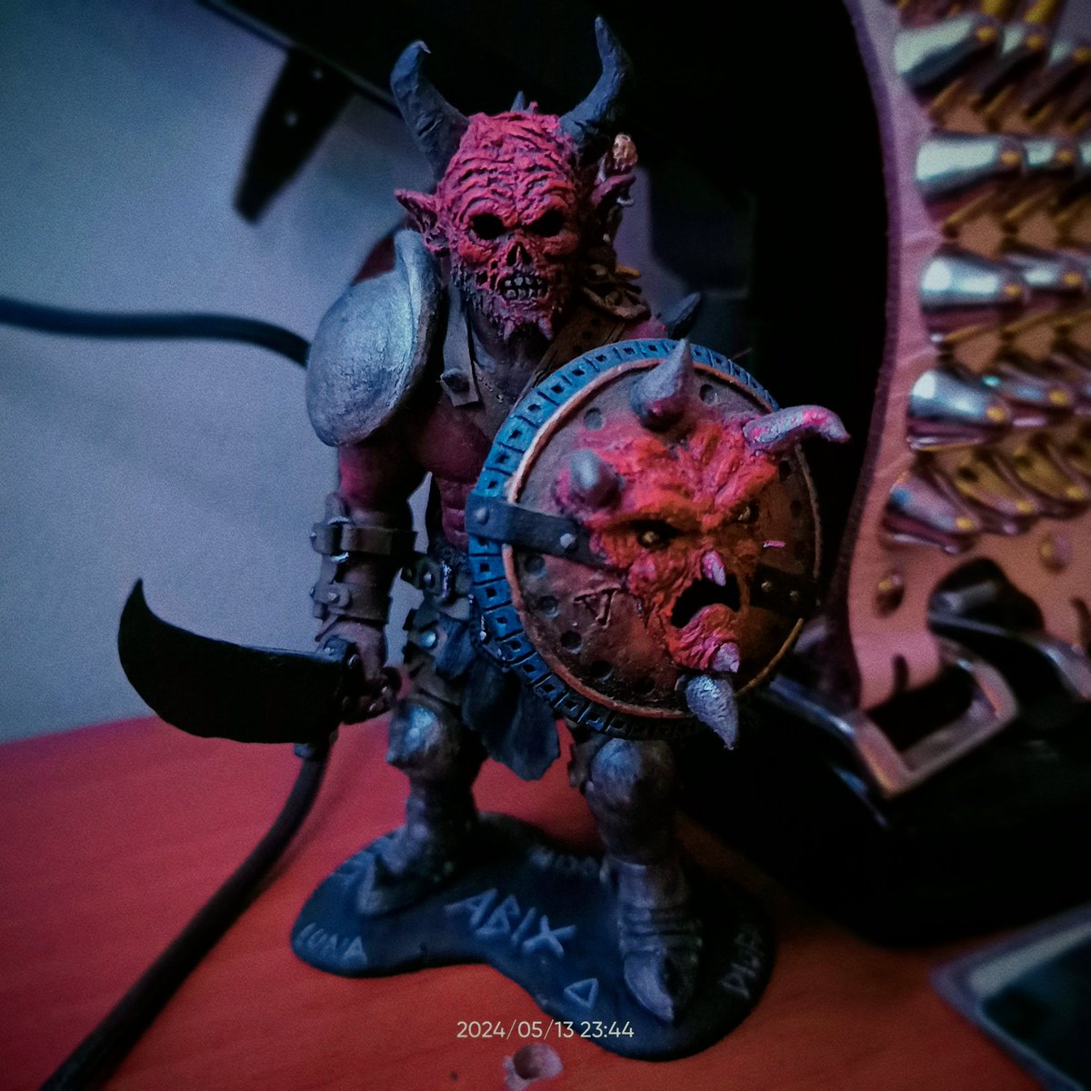 Nueva capita de color para esta figura. :) #originalcharacter #figure #clay #art #warhammercommunity #minis #demon #doom #diablo2 #sculpture #WePaintMinis #miniaturepainting #DnD