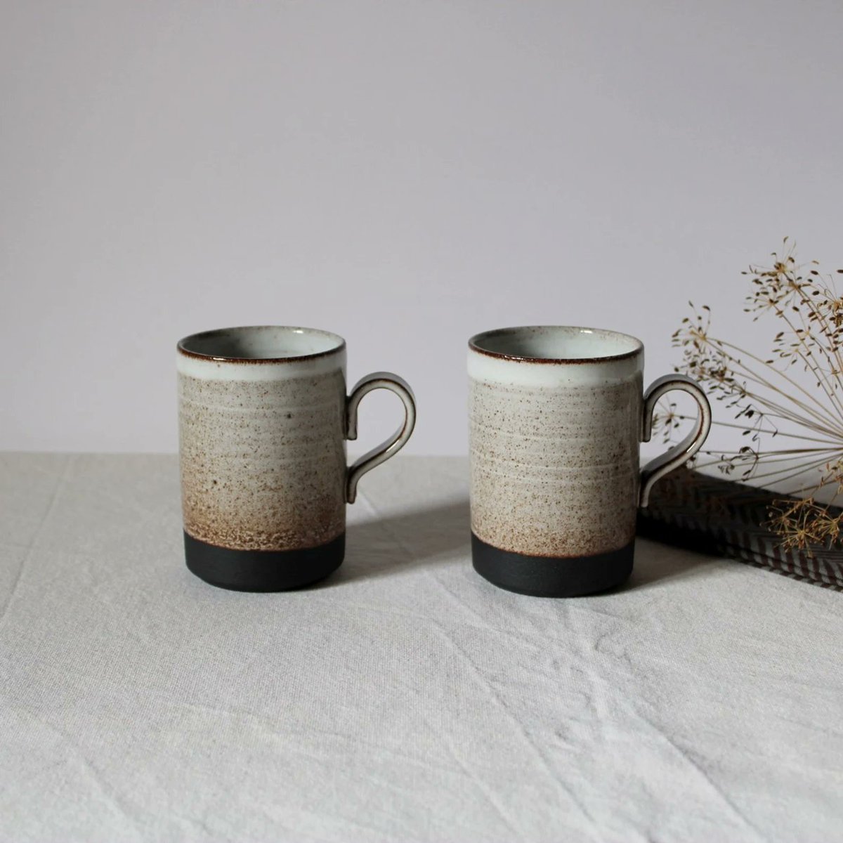 PotsbyNives Set of two Stoneware Black clay mugs
etsy.com/listing/170743…
...
greetingsfromaw.blogspot.com
#ceramic #pottery