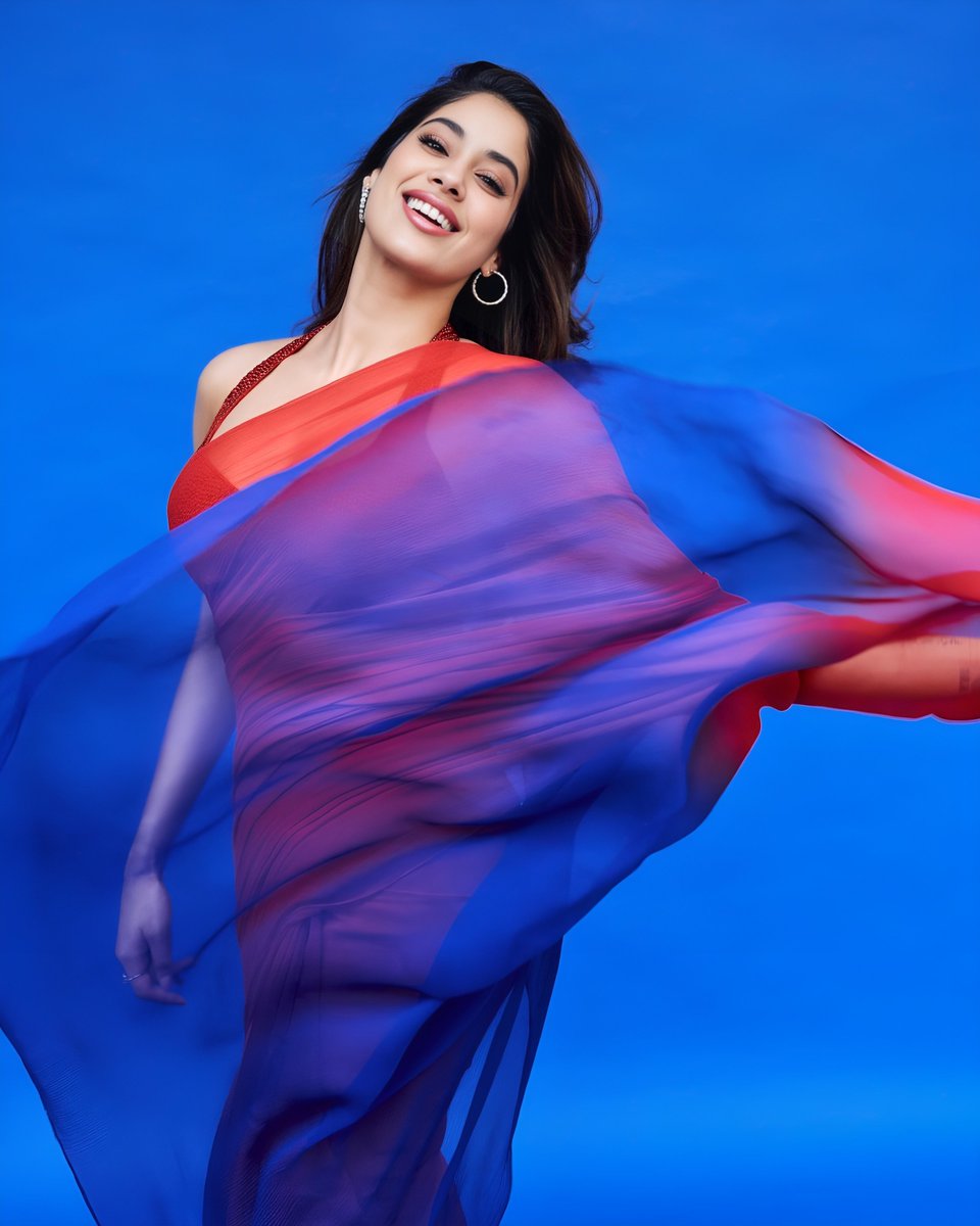Stealing hearts 💕 in fiery ❤ red & serene 💙 blue hues.

#JanhviKapoor sets the temperature 🌡 soaring with her stunning saree look! 

#Devara #RC16 #HittuCinma