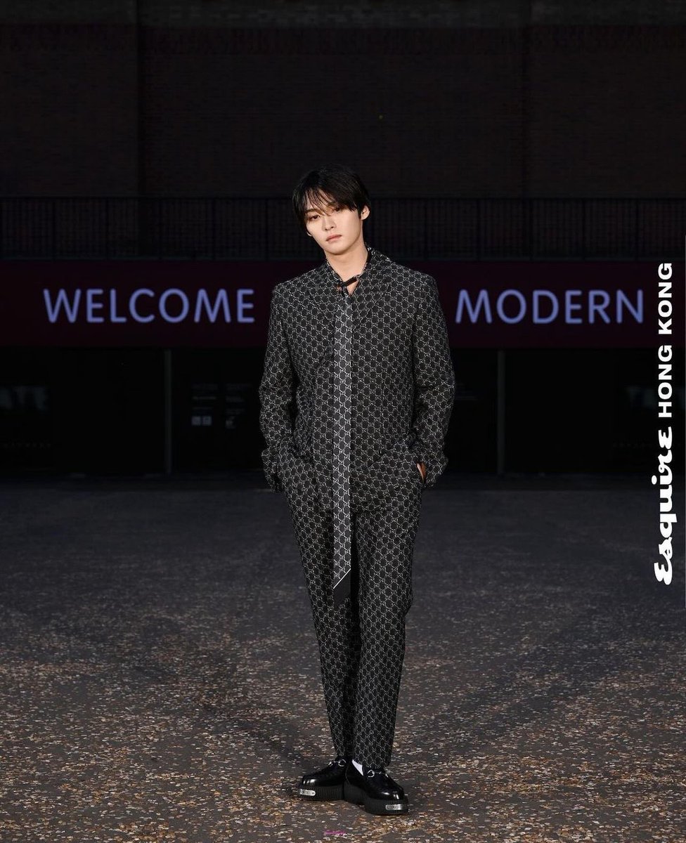 Nuevas fotos de Lee Know en el Fashion Show Gucci Cruise 25 compartidas por Esquire HK. 🔗: instagram.com/p/C67afjcvLXi/… LEE KNOW AT GUCCI LONDRA #LeeKnowXGucci #GucciCruise25 #GucciLondra #LeeKnow @gucci @Stray_Kids