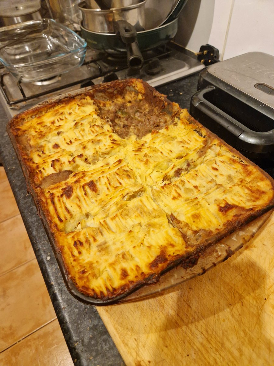 I just made five days' worth of shepherd's pie. The wife is going to be so happy to eat anything else by the weekend 😆

#shepherdspie #foodporn #foodphotography #foodlondon #onepoundmeals #london #greatfood #southlondon #southnorwood #Norwood