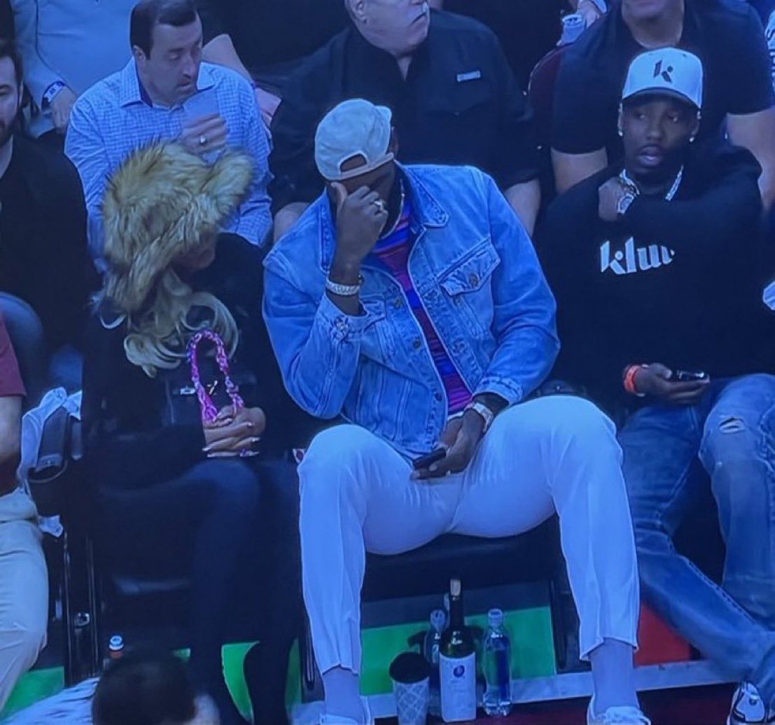 Bron really brought a whole bottle of wine courtside 😭