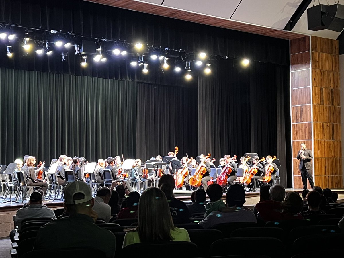It’s a great day to be a Warhawk! I had the pleasure of recognizing 102 well deserved Warhawks with their awards of outstanding achievement, and now I get to enjoy our EOY orchestra concert! 🖤💛
#PrincipalLife #successCSISD #WMSwarhawks