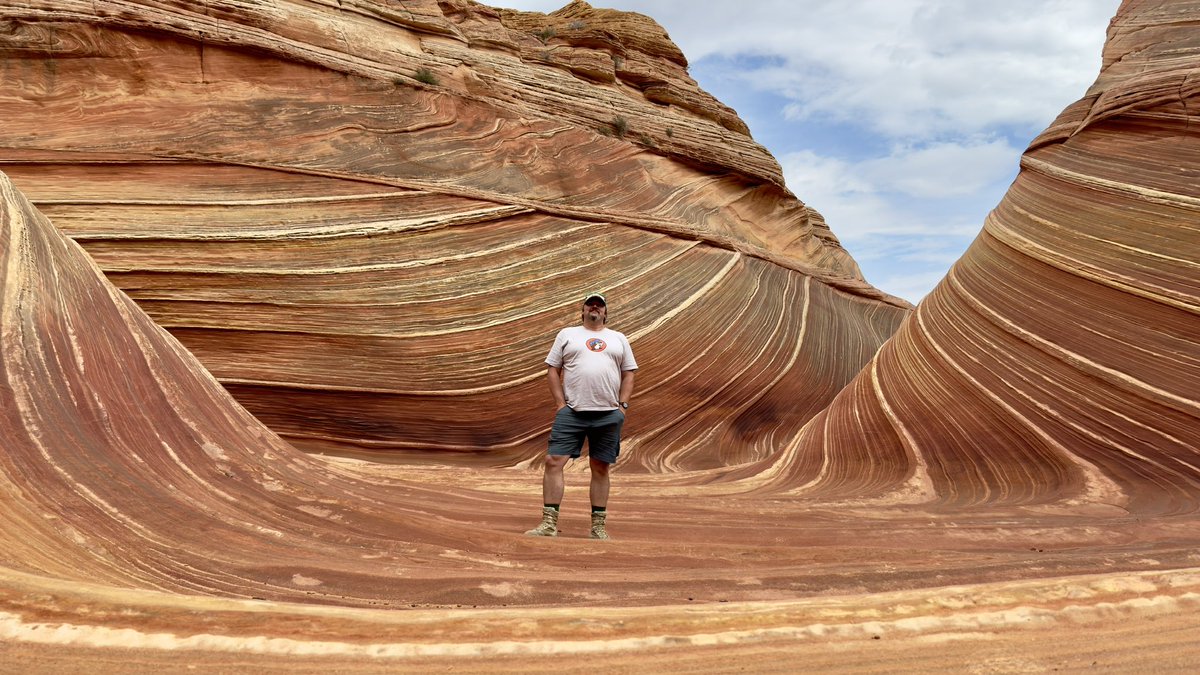 3CharlesWatkins's tweet photo. @USGeocaching A1: Pathfinder33 here from St George, UT. We hiked to “The Wave” this weekend. It was a great experience. And just Pie for me, peach pie! #pathfinder33 #usgeocachinghour https://t.co/6Ecs8Itu72