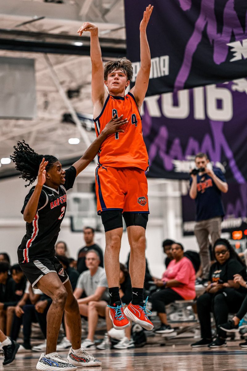 Nikolas Khamenia, America’s #32 ranked recruit, just keeps producing. The 6’8 4-Star can play any position on the floor with a guard’s elite skill set, while also leading @BTIHoops in scoring with 19.5 PPG and a 3-1 record for the weekend! #PUMAHoops | @PRO16League