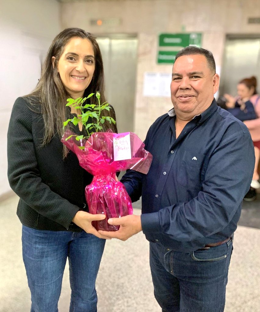 AreaSocialMuni's tweet photo. 📍¡Pre Congreso de Comisiones Vecinales!🥳
Esta noche, vecinos y vecinas de diversas Comisiones Vecinales activas de las zonas I,H,E se reunieron en un encuentro lleno de energía, celebrando a las madres vecinalistas y discutiendo temas importantes y proyectos para la comunidad👏 https://t.co/oIynddWOMj
