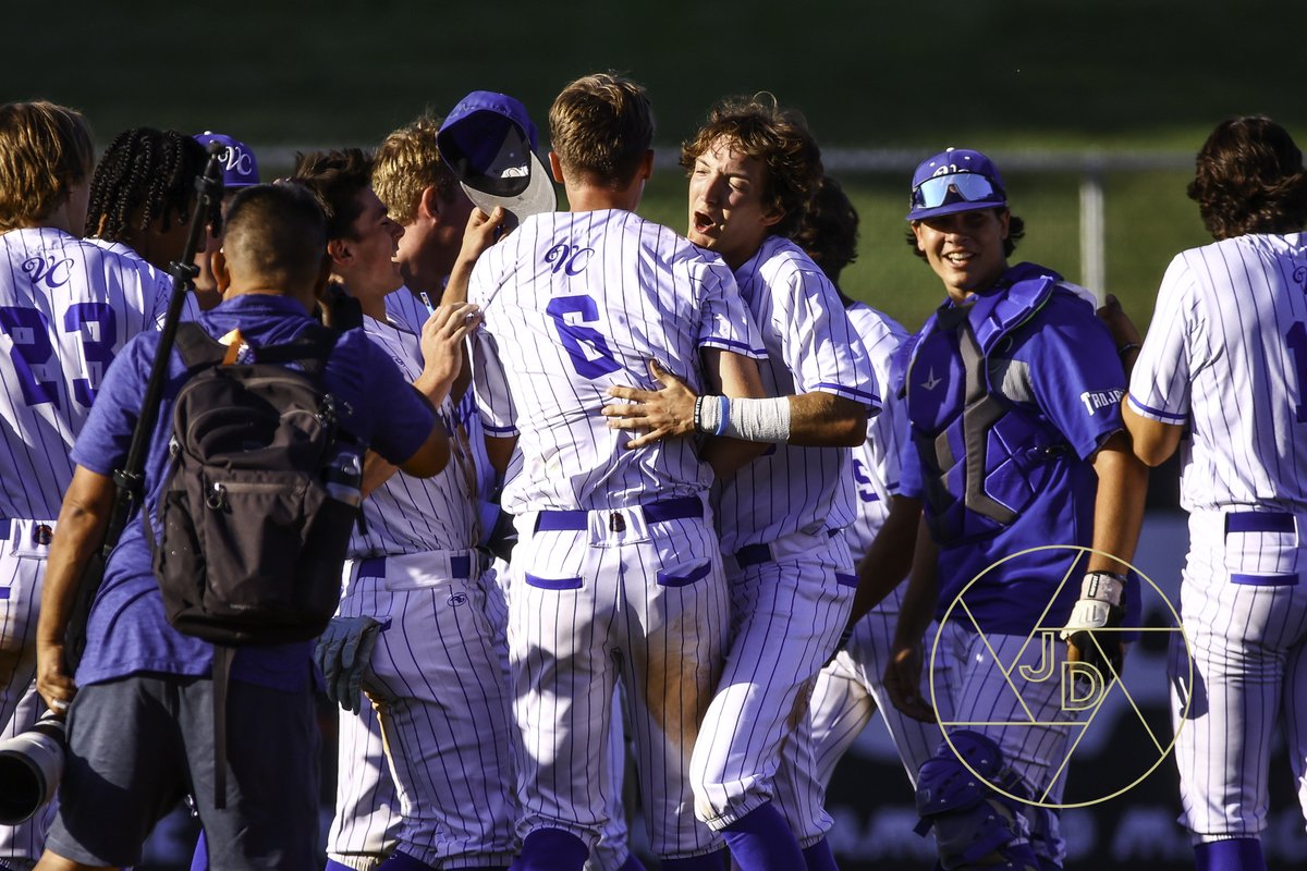 TROJANS ON TOP OF 3A BASEBALL! Valley Christian (@vctrojans) DOMINATES the 3A State Championship game against Yuma Catholic, winning 11-1 in 5 innings. @ctownrivals @JUSTCHILLY @ralphamsden @brettinaz #TeamAZV