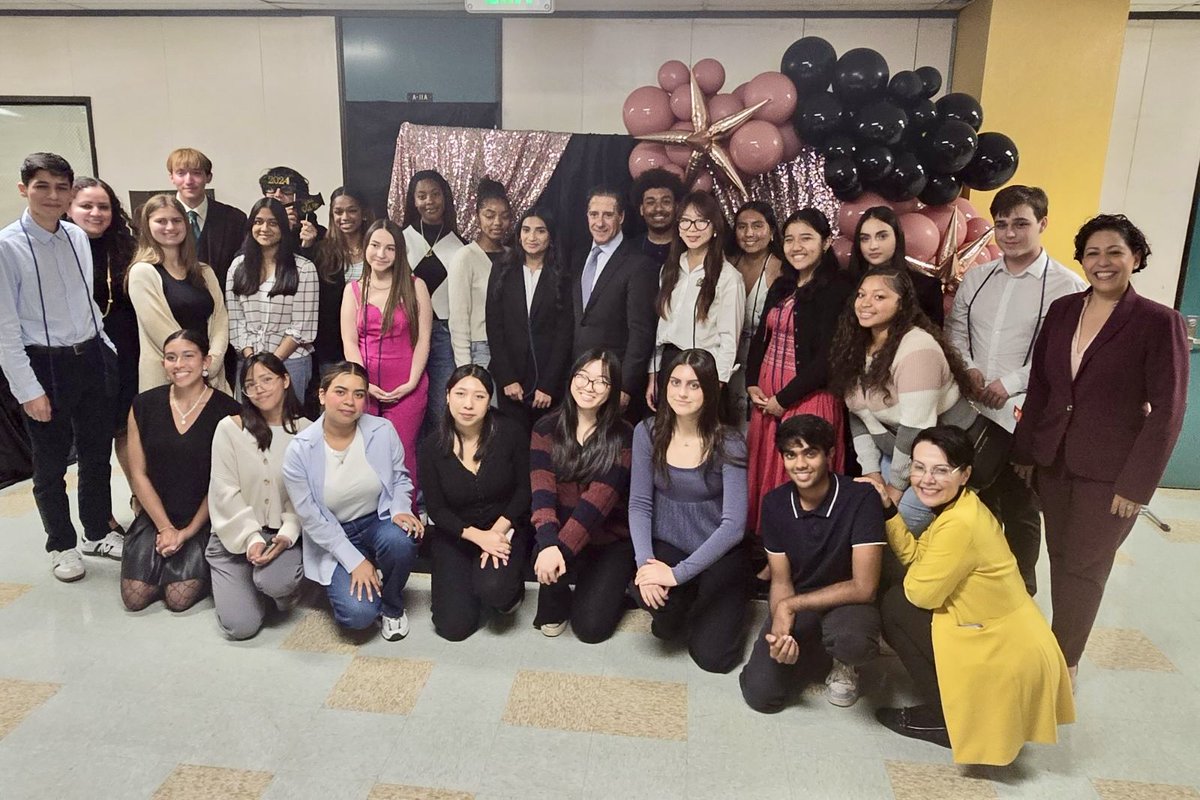 The @LASchools Student Empowerment Unit celebrated graduating seniors who left a mark in our school system by hosting conferences, leading initiatives and elevating their voice with their peers in mind. The future is brighter as the class of 2024 prepares to cross the stage.