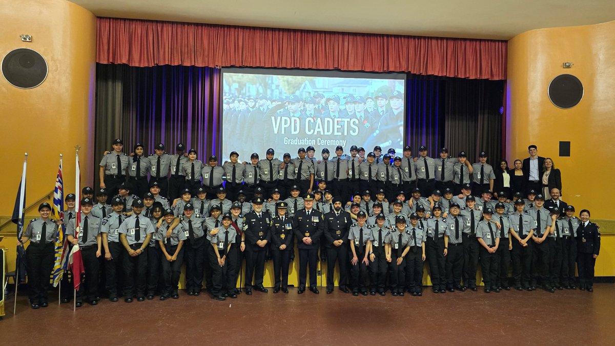 Congratulations to our Class 10 #VPDCadets for completing a very successful year in the @VPDCadets program! An inspiring group of Grade 10, 11 & 12 students! Outstanding work by our #VPD members #MentoringYouth! #YouthLeaders @VPDYouth @VanPoliceFnd @VSB39 @VancouverPD #Cadets