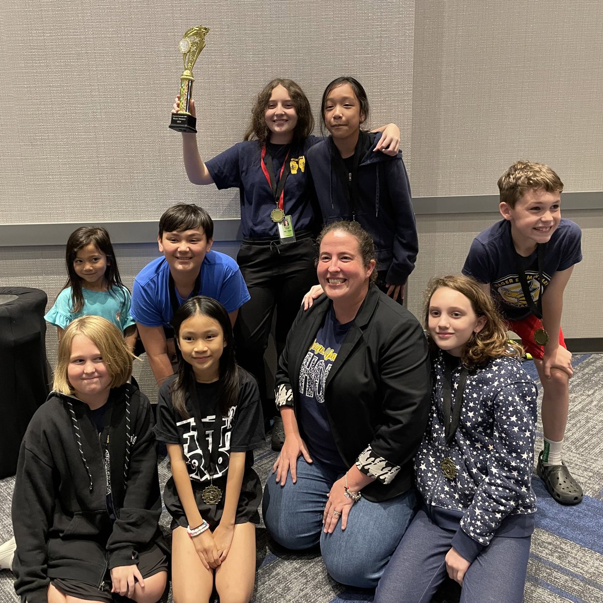 We’re bringing home the GOLD!!! These students represented Yeager at the District Level Music Memory Competition. They competed against students from Elementary Schools all over the district! Way to go Kathryn, Kyle, Kaila, Jackson, Juli, Brody, & Megan! #TogetherWeSwarm 🐝💛