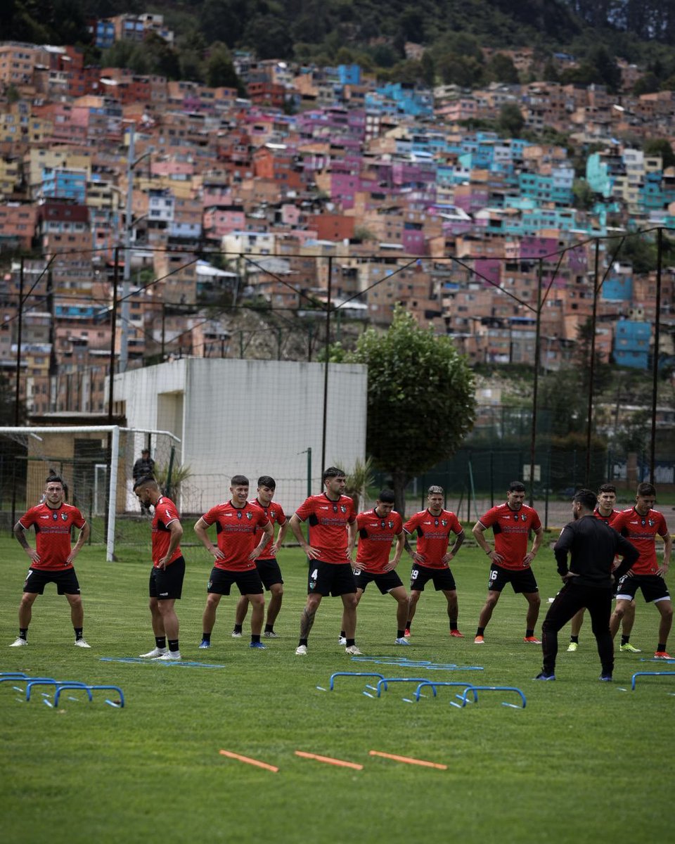 La postal que dejó el entrenamiento de Palestino en el norte de Bogotá de cara al duelo de mañana ante Millonarios 🏆🚬