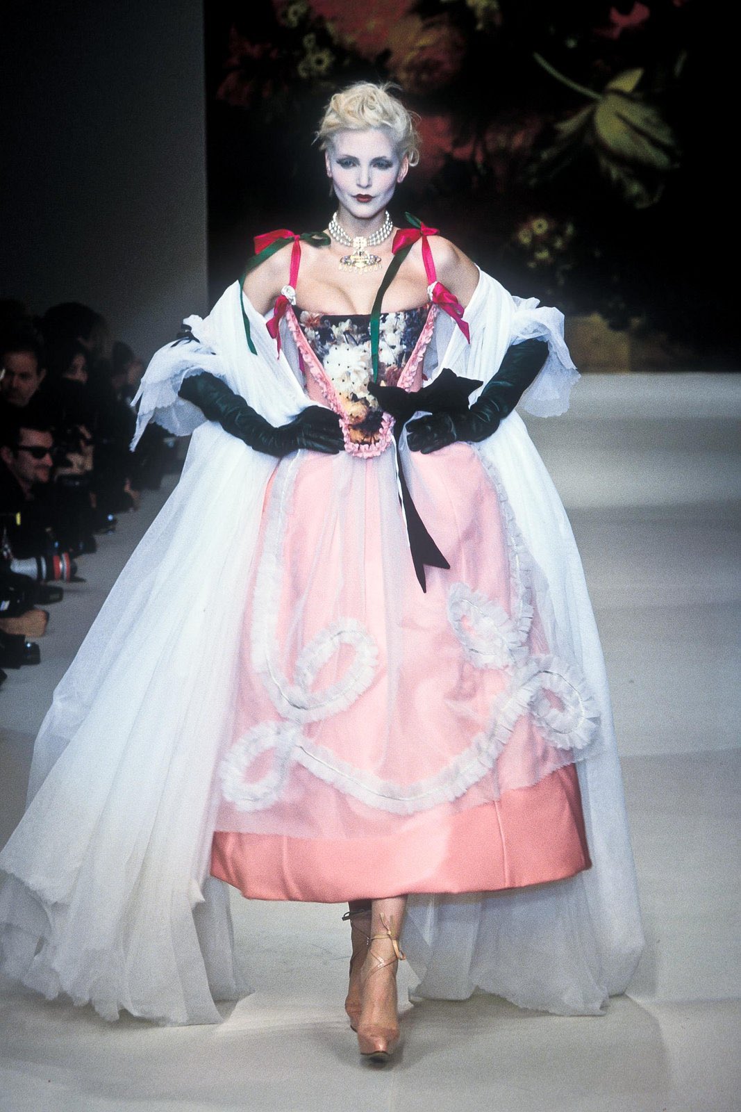 La Mode Unknown on X: 