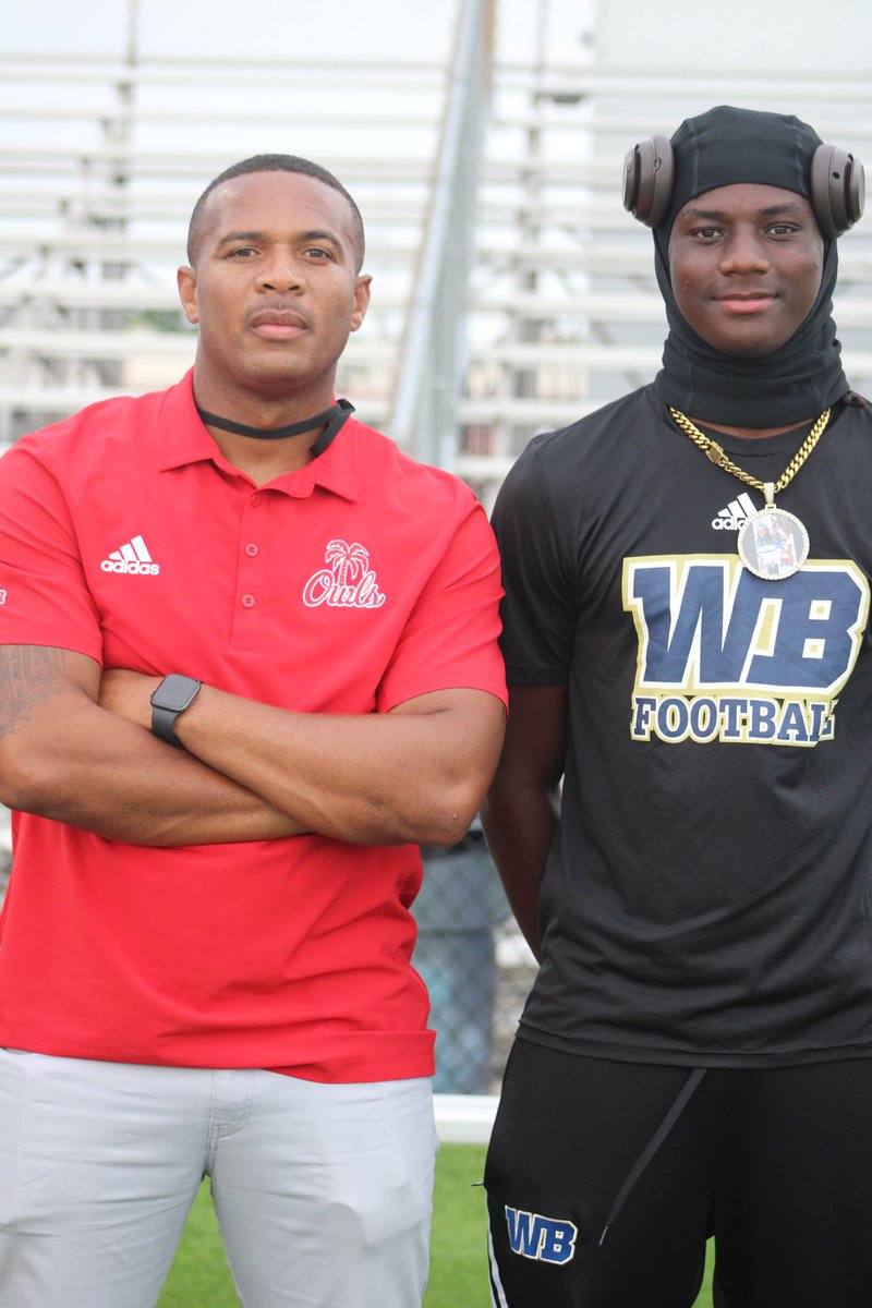 FAU commit Damon Allen (@DamonAllen07) with his FAU cornerback coach Brandon Harris (@HarrisNOFLYZONE).