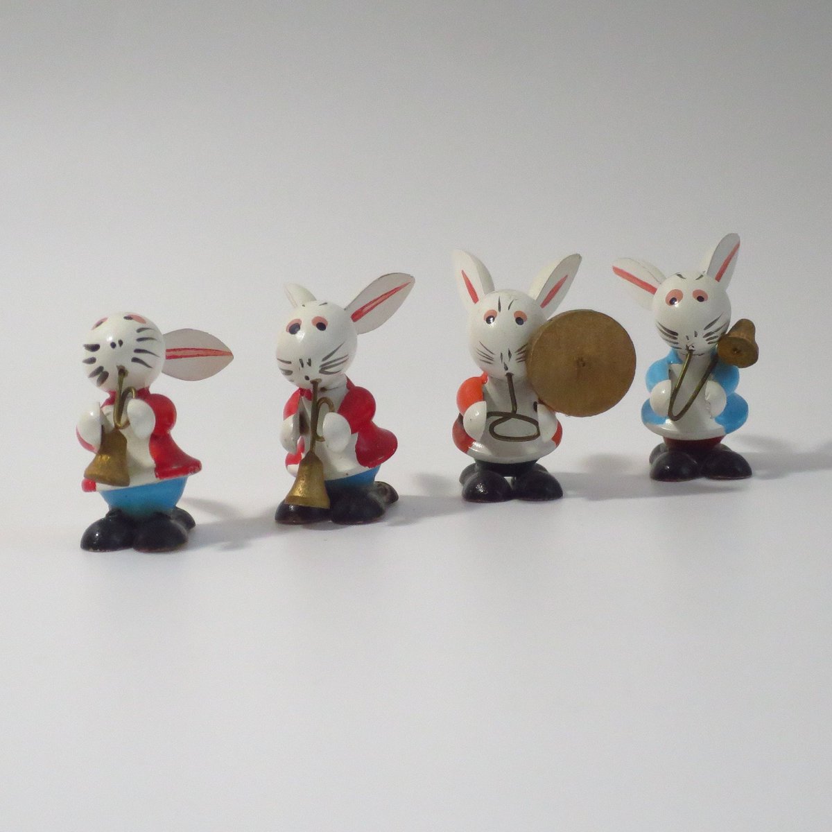 True Vintage Miniature Wood Bunnies, Kitsch Musician Gift, MCM Spring Cottage Decor tuppu.net/f17c0ca9 #SwirlingOrange11 #VintageFun #Etsyteamunity #SMILEtt23