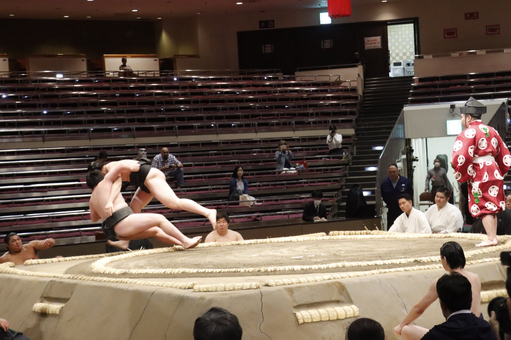 GNgJXnSbUAAweWo.jpg:large