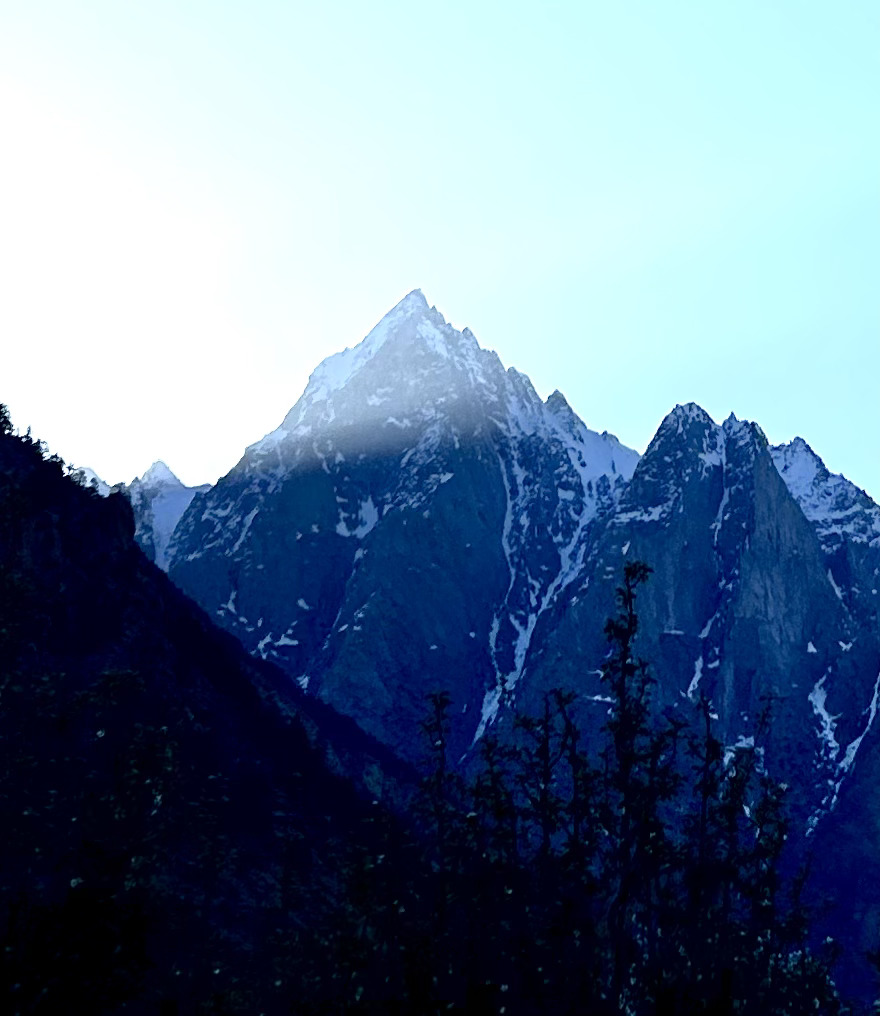'Where the sky meets the earth, magic happens.' @Sangla #Himachal #TwitterNatureCommunity #IndiAves #NaturePhotography #BBCWildlifePOTD #NatureBeauty #nikonphotography