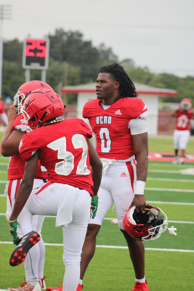 Here’s Vero Beach linebacker Tarvos “TJ” Alford, an Ohio State commit. The four-star is 6’2, 210 pounds. One of the best linebackers in the nation. @TarvosAlford_II