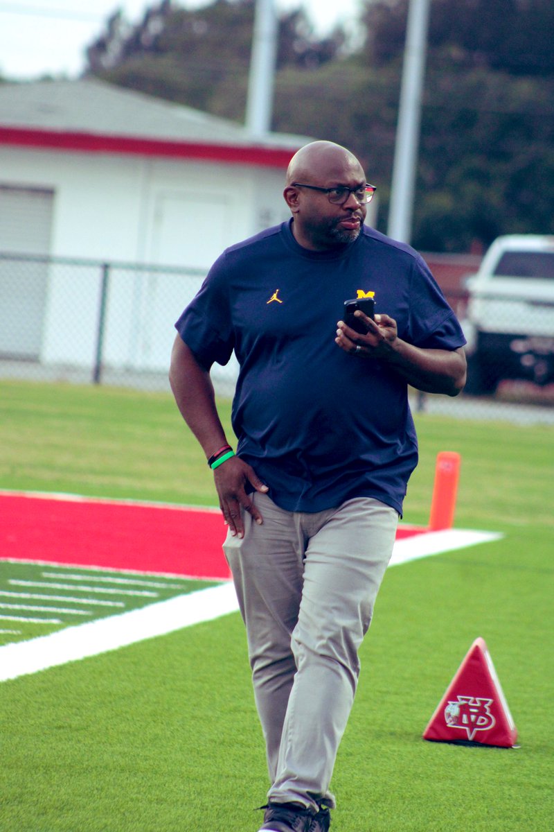 Michigan RB @CoachTonyAlford was at West Boca’s spring game tonight. Coach Alford, who just left Ohio State for the Wolverines, coached Javian Mallory’s uncle, Ritch Alexis, at Washington. The family ties make Michigan a highly possible destination for the 4-star running back.