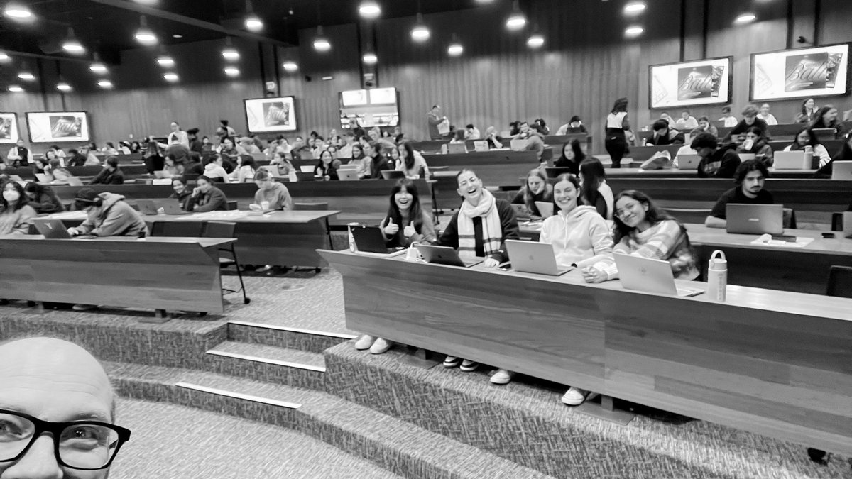 sjturn's tweet image. First of three workshops for #BMS3031 @MonashBDI, great group, great interactions, learning about vaccine design, critical review of a paper, why immunology is cool!😎 @Monash_FMNHS @MonashUni #btlbmonash #teachingspaces