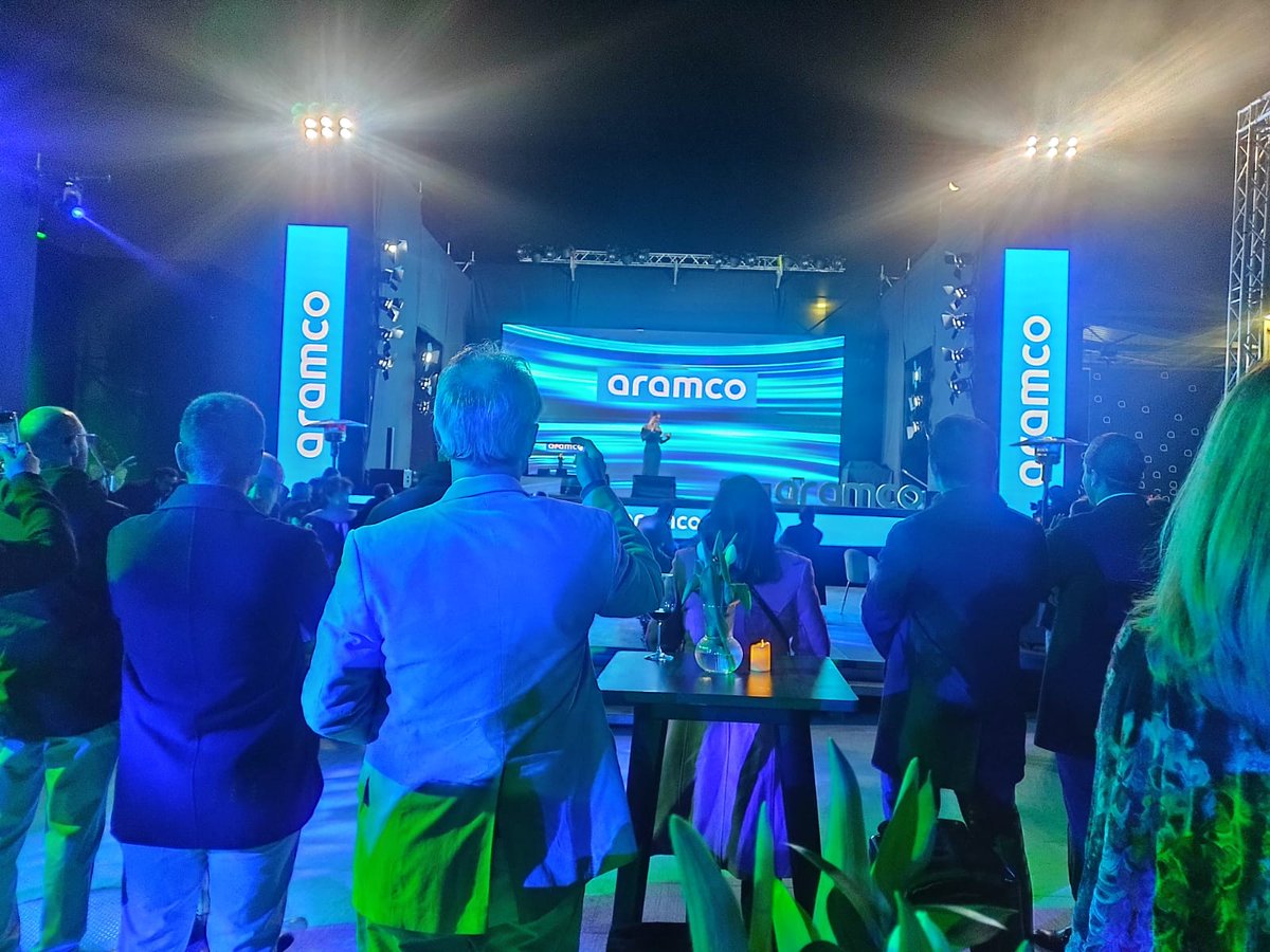 Contradicción nivel dios! <a href="/Leonorvarela/">Leonor Varela</a> quien defendiera Patagonia y cuestiona la salmonicultura en PN Kawéskar, abre evento @Aramco, la mayor petrolera del mundo, de Arabia Saudí, donde NO se resperan los DDHH, se decapita, se tortura! <a href="/eldesconcierto/">El Desconcierto</a> <a href="/elmostrador/">El Mostrador</a> <a href="/uchileradio/">Radio Universidad de Chile</a>