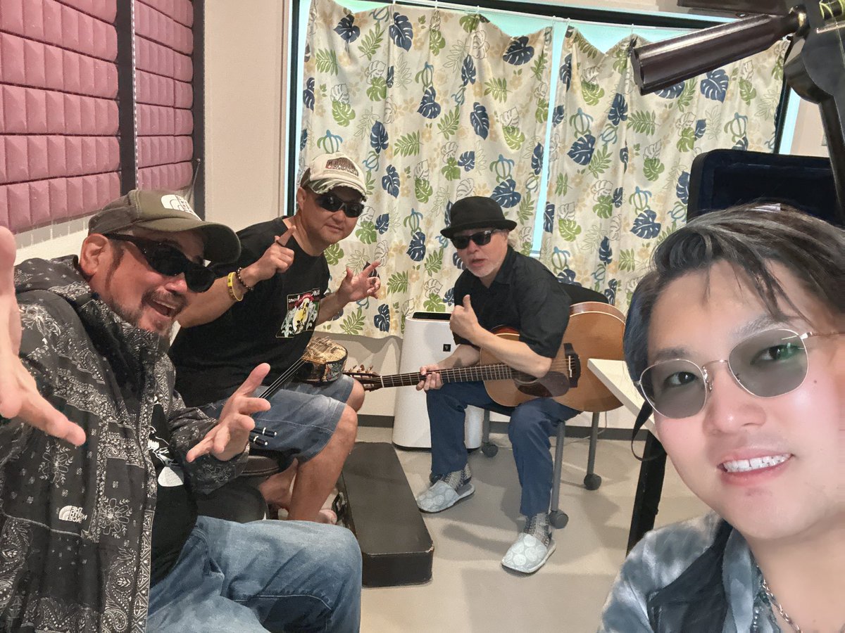 kotobuki_michi's tweet image. これから！5月14日(火)11時〜12時　#エフエムみやこ　#sonoe さんの　#アイランドコンシェルジュNEO に生出演します！76.5FM
生演奏も✨
#寿BAND
#米米CLUB
#ジョプリン得能
#ジェームス小野田
#宮古島
#ラジオ
#にほんごであそぼ
#うなりやミッチェル
#津軽三味線
#和楽器
#三線