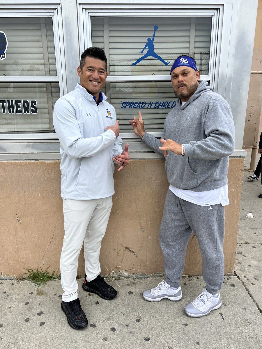 Its Just Different when its on the Window!! #SpreadNshred Mahaloz @SanJoseStateFB @CoachStutzmann #QBHui #OC @BrandonHuffman @GregBiggins @Tarek_Fattal @johnwdavis 🤙🏾🤙🏾🤙🏾 @BRayStutzmann @CoachSidKrish