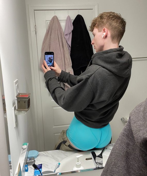 My butt today https://t.co/jkwaIfknnt