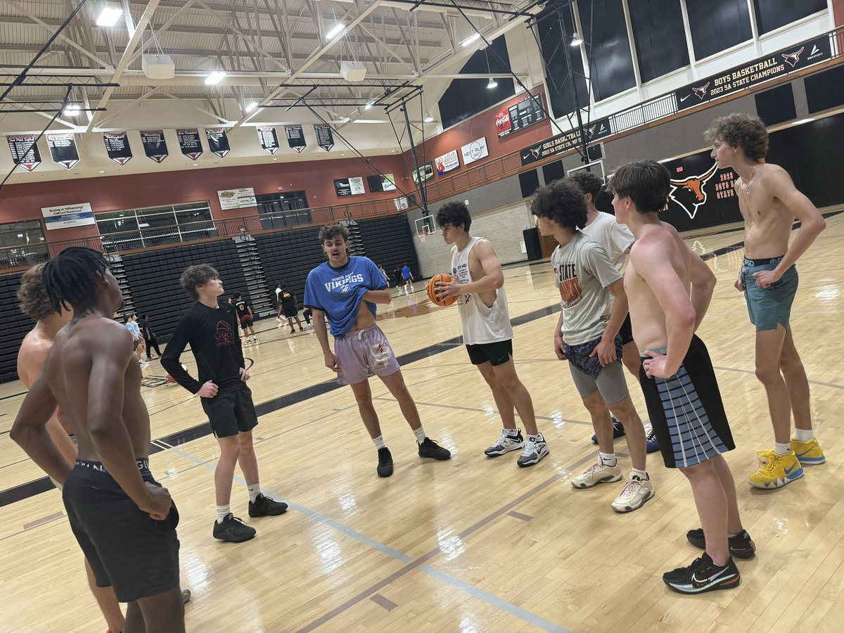 ๐๐ฎ๐ธ๐ป๐ฐ๐ฒ๐ช ๐๐ฎ๐ฐ๐ช๐ฌ๐ (@galegacyhoops) on Twitter photo Was good to have Georgia Legacy alum <a href="/alexacosta_32/">Alex Acosta</a> in the house tonight working and talking with the next generation! Always good to have guys come back and show love! Was good to have Georgia Legacy alum <a href="/alexacosta_32/">Alex Acosta</a> in the house tonight working and talking with the next generation! Always good to have guys come back and show love!