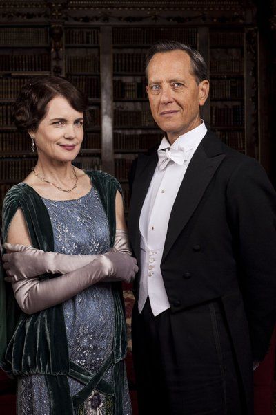 Did you know that Elizabeth McGovern and Richard E. Grant were N 3 Scarlet Pimpernel movies B4 a reunion on #DA? bit.ly/2w4mKXq