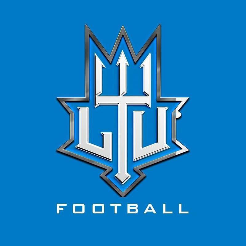 Always great to meet and talk with @CoachOlejniczak. Appreciate you for stopping by MHS today! @CoachPerrone @MyRecruits_ @Legacy_Recruit @TheD_Zone @MIexposure @MichFBFrenzy @PrepRedzoneMI @CoachWellman