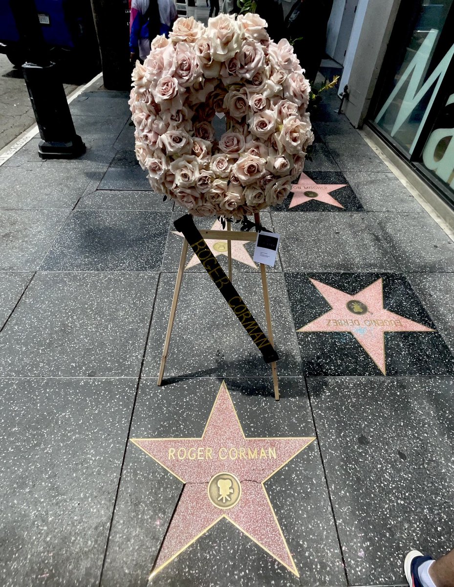 Flowers for Walk of Famer/Director Roger Corman #walkoffame RIP 🌹📷@Donnellywood56